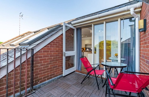 Andover Apartment | Beautiful Flat In Town Center With 55" Smart TV + Netflix
