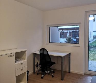 Friedrichshofen-Hollerstauden Apartment | Beautiful flat, near westpark & hostpital, easy parking