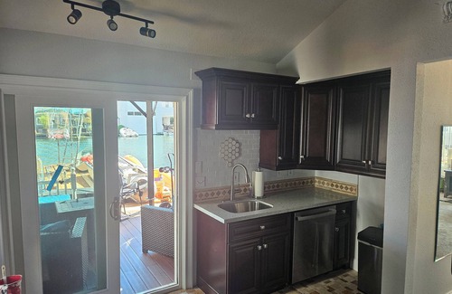 Carver Boat Rental | Beautiful Floating Home on the Columbia River close to PDX airport and freewayn