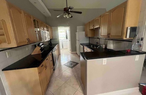 San Carlos Park House | Beautiful Florida Vacation Homenn