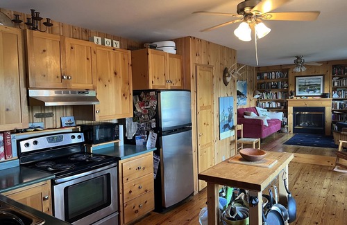 Catchacoma Cottage | Beautiful, four bedroom cottage right on the lake. Great swimming. Easy access.