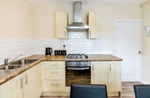 Landore House | Beautiful Four Bedroom House in Swansea