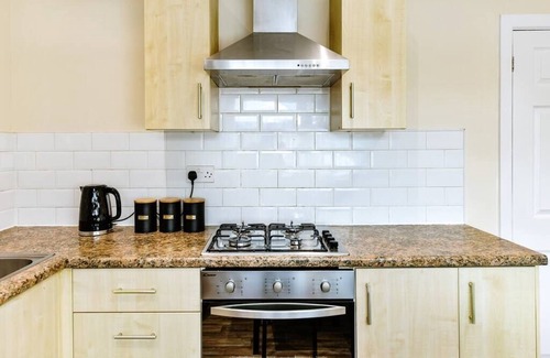 Landore House | Beautiful Four Bedroom House in Swansea