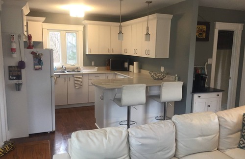 Strong Cottage | Beautiful four season cottage with free Wi-Fi