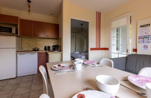 La Bastide-Clairence House | Beautiful typical Basque apartment in residence with swimming pool