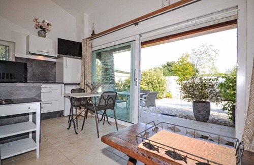 Morieres-les-Avignon Villa | Beautiful private villa for 6 people with A/C, WIFI, private pool, TV, terrace and parking