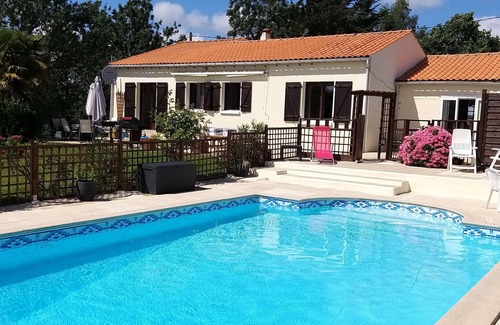 Saint-Denis-du-Payre Villa | Beautiful Villa with heated pool - just 10 minutes from the sea!