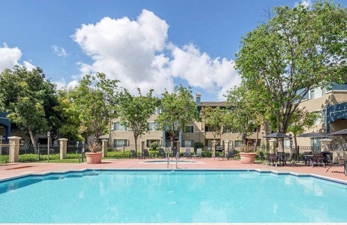 Fremont Apartment | Beautiful Fremont 1BR w/ W/D, Gym, Pool, walk to BART, by Blueground