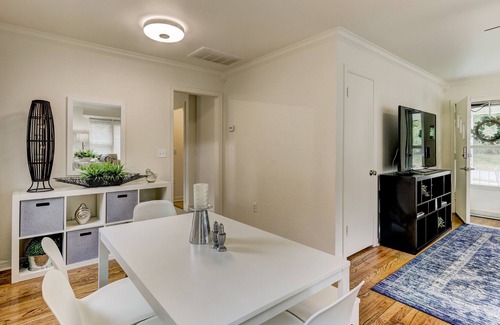 Edmond House | Beautiful, Fresh Benton Bungalow