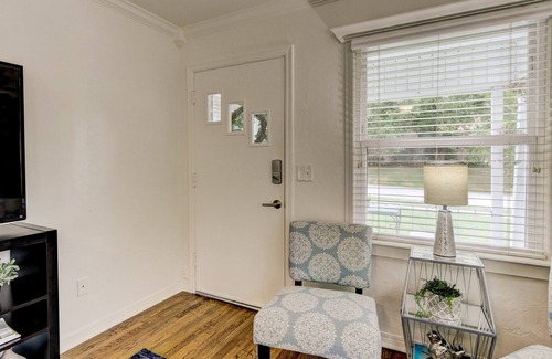 Edmond House | Beautiful, Fresh Benton Bungalow