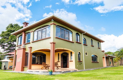 Nuevo Arenal House | Beautiful fully equipped two story house, close to La Fortuna and surroundings.