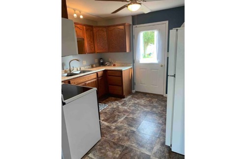 Grand Island House | Beautiful Fully Furnished 2 Bedroom House & Garage