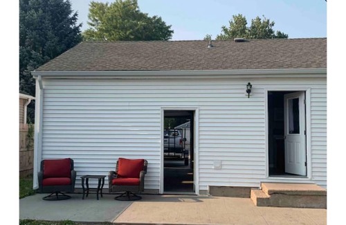 Grand Island House | Beautiful Fully Furnished 2 Bedroom House & Garage