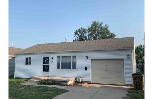 Grand Island House | Beautiful Fully Furnished 2 Bedroom House & Garage