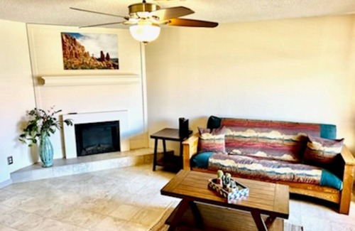 Vista Del Valle House | Beautiful Fully Remodeled 2bdrm/2ba Townhouse, Private Jacuzzi, 2 min to YRMC