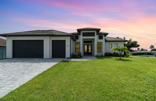 Yacht Club House | Beautiful, fun home w/3 masters, pool & spa