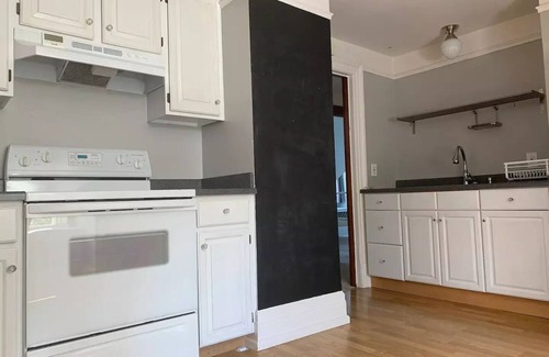 New Tacoma Apartment | Beautiful Furnished Apt #4 in Historic Buildingnn