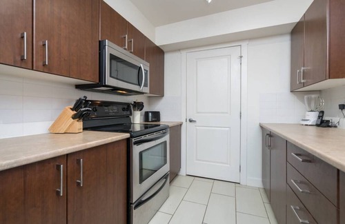 Chilliwack Proper Village West Condo | Beautiful furnished 2 bedroom condo with views! (Chilliwack) Long-Term Rental.