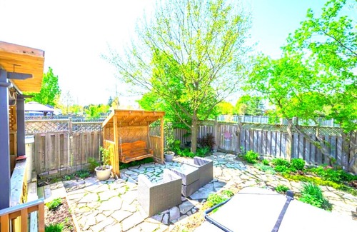 London House | Beautiful, Furnished, Clean Self Contained Basement with Utilities, London ON