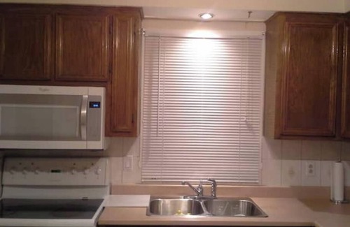 Dollard-des-Ormeaux House | Beautiful getaway with free private parking
