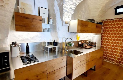 Old Town Cisternino Apartment | Beautiful Garden Apartment in Cisternino