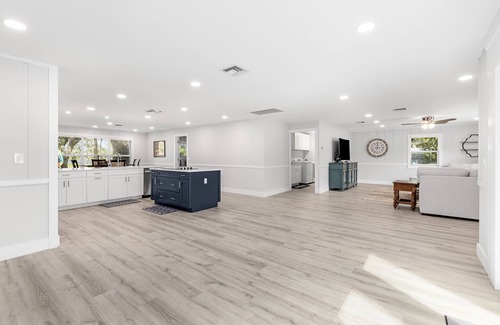 Fort Myers Shores House | Beautiful Gated Riverfront Estate Property