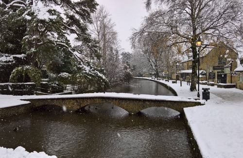 Bourton-on-the-Water Apartment | Beautiful View Of Lake