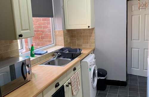Newcastle-upon-Tyne Apartment | Beautiful 3 bedrooms fully furnished kitchen and free parking apartment