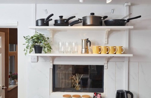 Leamington Spa House | Beautiful House in Leamington Sleeps 9 by PureStay