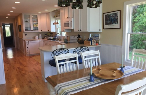 Empire House | Beautiful Gem on Little Glen Lake