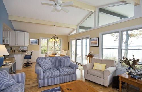 Empire House | Beautiful Gem on Little Glen Lake