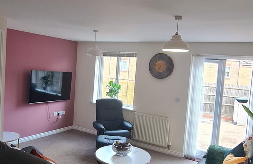 Leighton Buzzard House | Beautiful Generous 5-bedroom house superb amenities perfect home-away-from-home