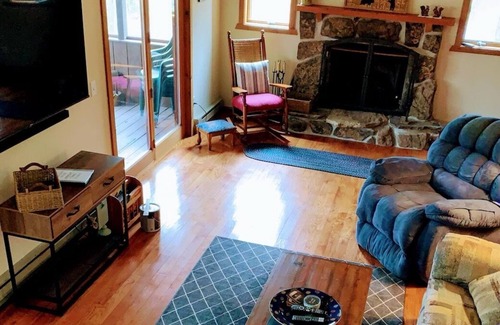 Greentown Ski Chalet | Beautiful getaway at Lake Wallenpaupak - Indian Rocks