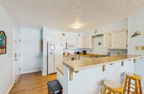 Rodanthe Condo | Beautiful getaway in Oceanfront complex with pool, free WiFi, WD, & central AC