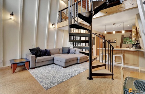 Alyeska Cabin | Beautiful Girdwood Cabin with Sauna & Steam Shower