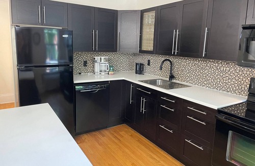 Glebe Apartment | Beautiful Glebe 2 story apartment with 2 parking spots