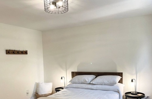Glebe Apartment | Beautiful Glebe 2 story apartment with 2 parking spots