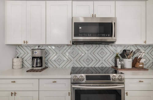 Overland Trail House | Beautiful Glendale home with FREE HEATED POOL