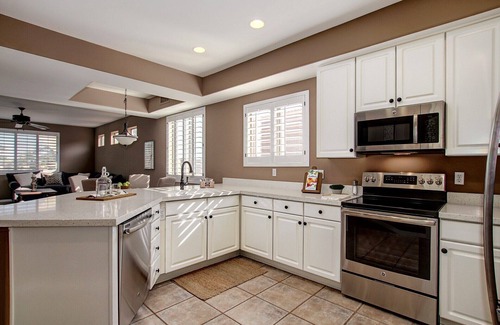 Arrowhead Ranch House | Beautiful Golf Course with Pool & Mountain views!