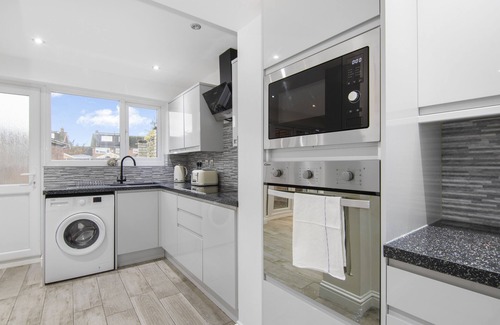 Gravesend House | Beautiful Gravesend 3 Beds by Jada Homes