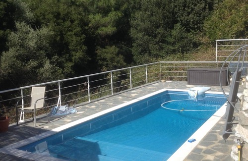 Megalos Prinos Villa | Beautiful Greek Villa with pool 5 mins from the beach