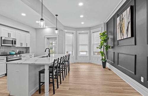 Greenville Apartment | Beautiful Green-Door Brownstone