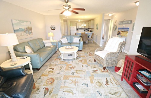 Crescent Beach Apartment | Beautiful, Ground Floor, Just Steps From the Pool & Beach! Also has Boat Ramp