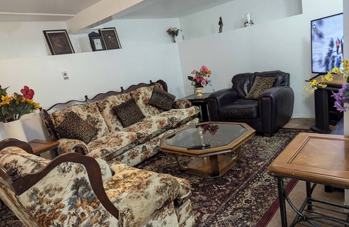 Saanich House | Beautiful Ground Floor Suite by Uptown in Victoria BC.