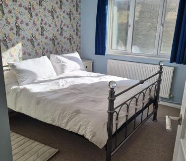 Rochester Apartment | Beautiful Ground floor flat in the Heart of Rochester with balcony mobility friendly