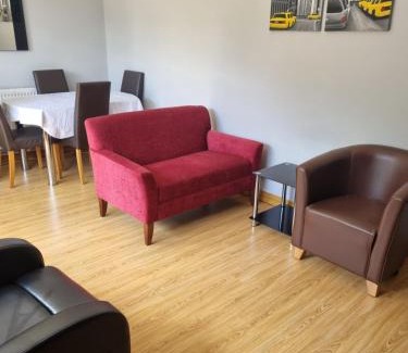 Rochester Apartment | Beautiful Ground floor flat in the Heart of Rochester with balcony mobility friendly