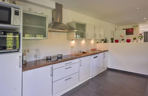 Trou de Bra House | Beautiful group home with huge garden