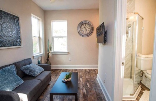 Near East Side House | Beautiful Guest House on New Built Home Near Downtown