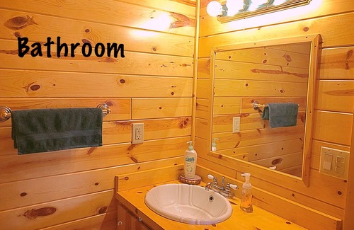 Sturgis House | Beautiful guest house with garage