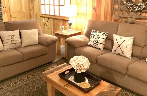 Hendersonville House | Beautiful guest suite on 20 acre working farm and special event venue